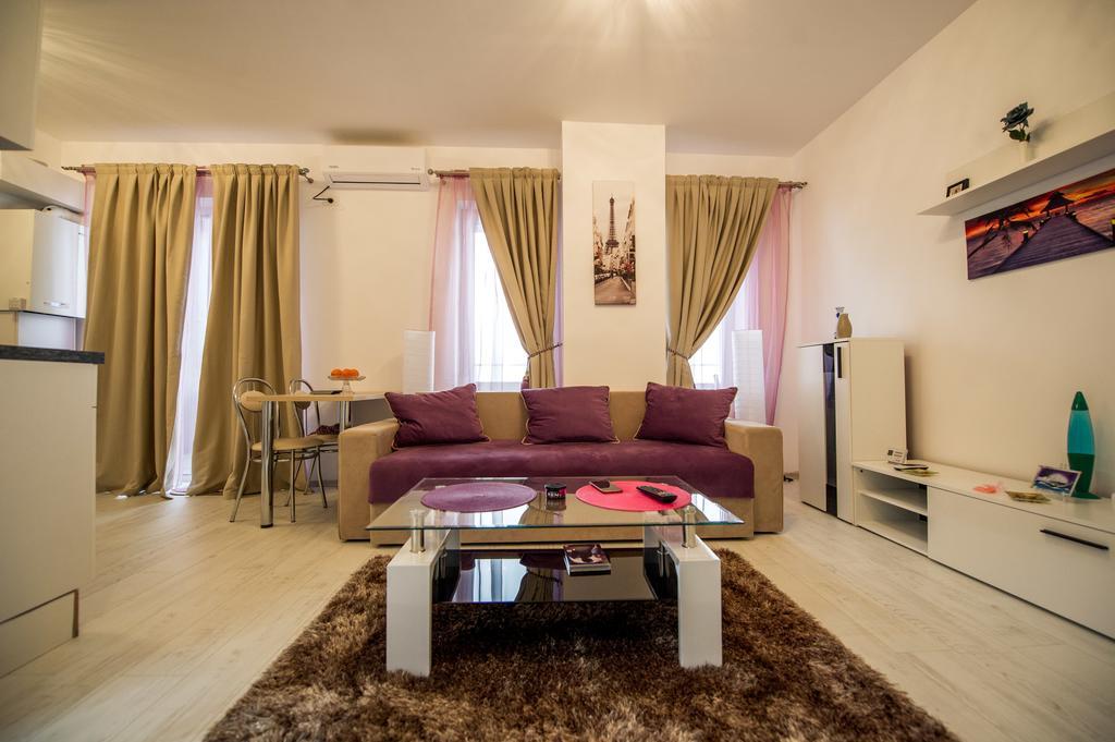Criss Lotus Apartment